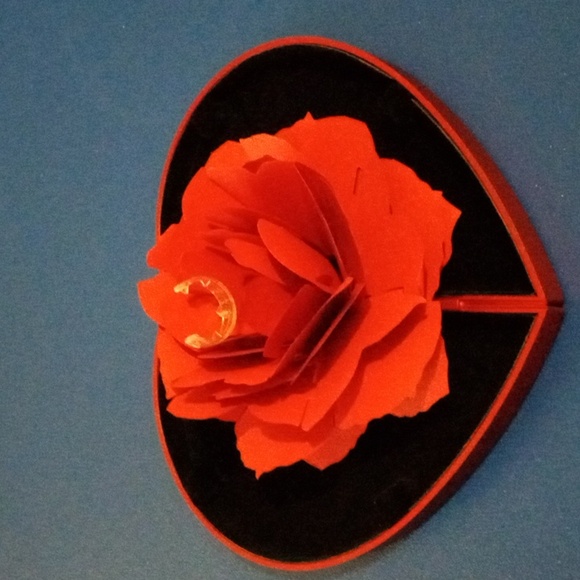 Ring Box Beautiful Red 3D Flower Heart- shaped - Picture 1 of 6